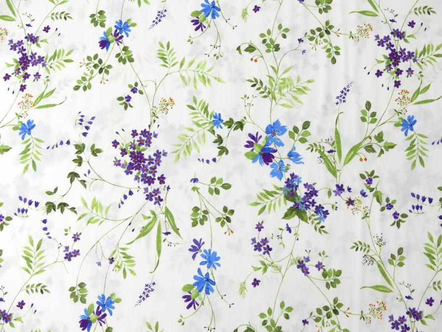 Patchworkstoff Clothworks aus der Serie Flowershop lila blau Blüten auf weiß filigran Baumwollstoff
